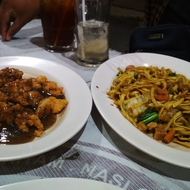 Ayam Lada Hitan Dan Mie Goreng