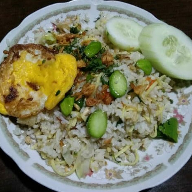 Nasgor Putih Pete Telur Ceplok