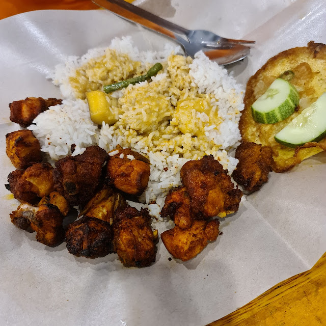 Nasi Ayam Goreng Kunyit