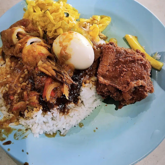 Nasi Kandar with Fried Chicken Beef