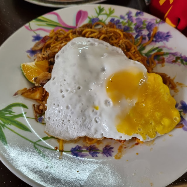 MI Goreng with Telur Mata