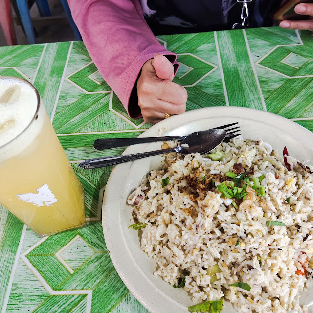 Nasi Goreng Ikan Masin Sotong