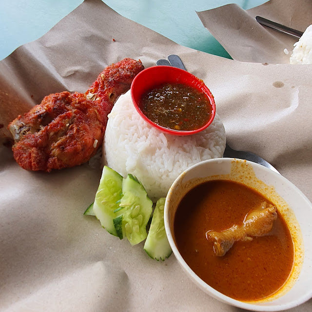 Nasi Kukus Ayam Goreng