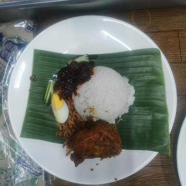 Nasi Lemak Ayam Goreng
