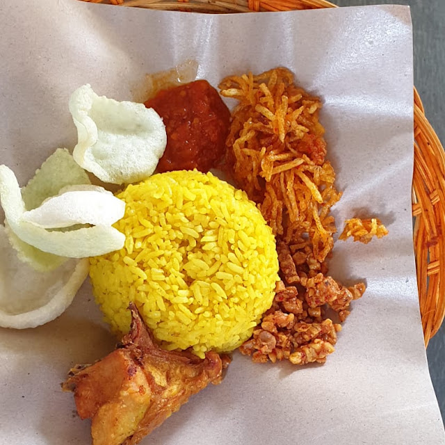 Nasi Kuning Ayam Bakar