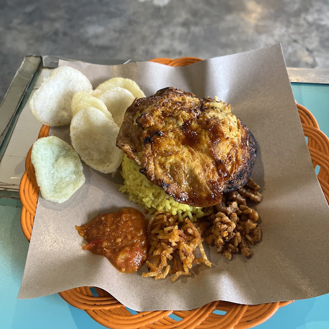 Nasi Kuning Telur Dadar Bakar