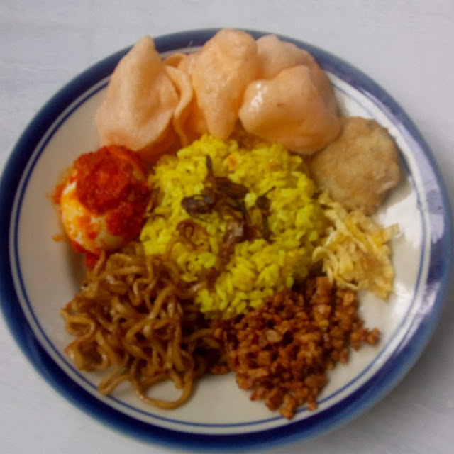 Nasi Kuning Komplit