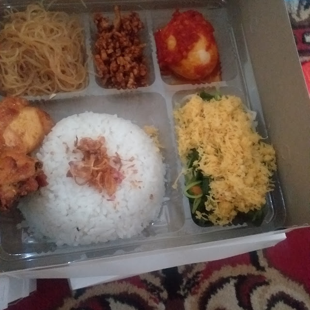 Nasi Urap Ayam Komplit