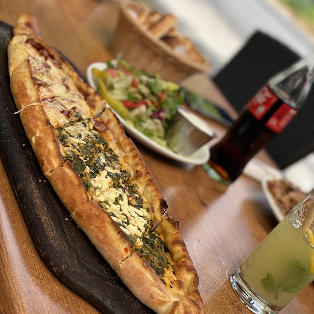 Pide Mit Dönerfleisch