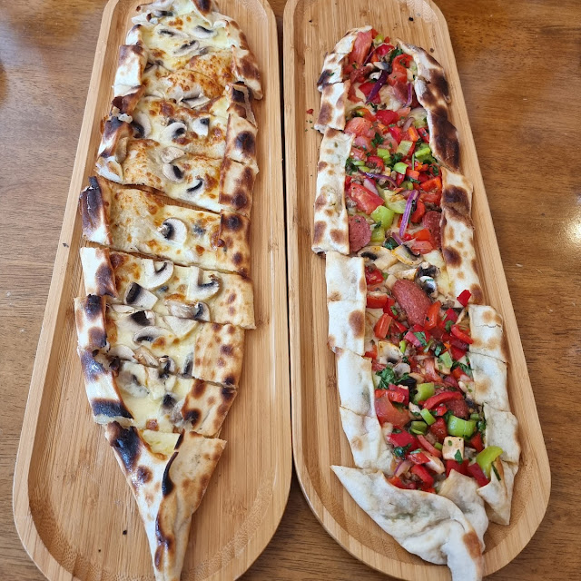 Sausage Sucuklu Pide