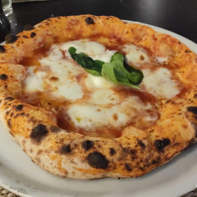 Pizza Regina Napoletana