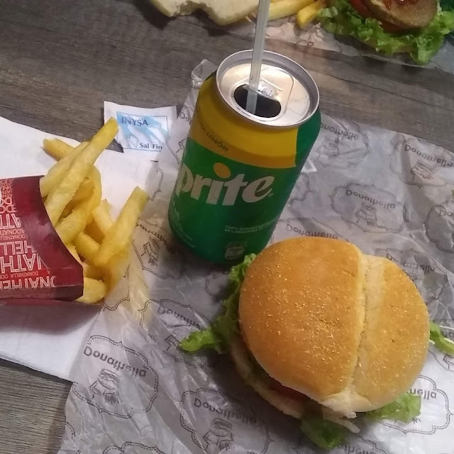 Hamburguesa de Pescado Con Papas Fritas