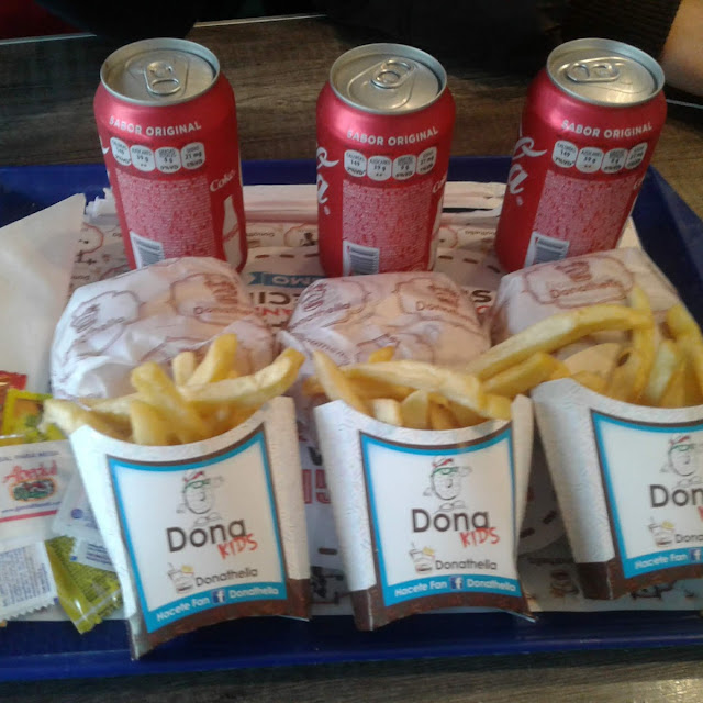 Hamburguesa Con Queso Cocacola Papas Fritas
