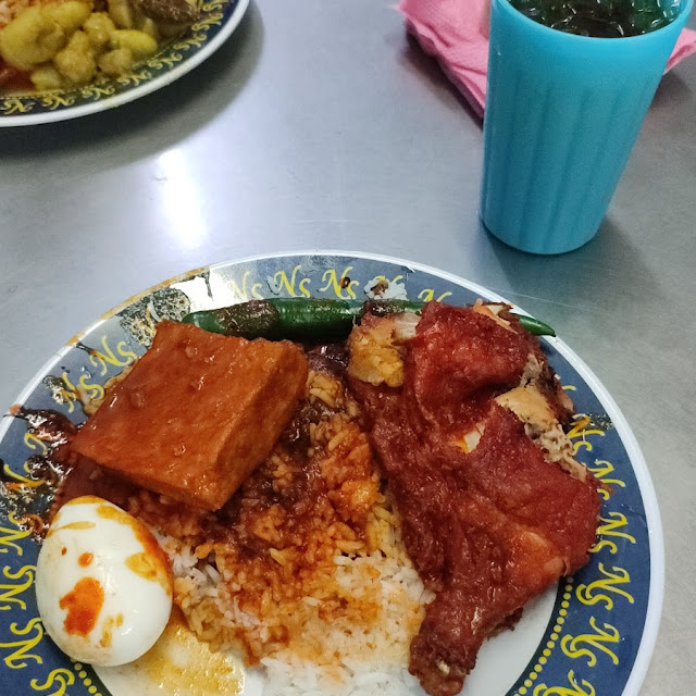 Nasik Kandaq Ayam Goreng Taukua Cabai Hijau Teloq Masin