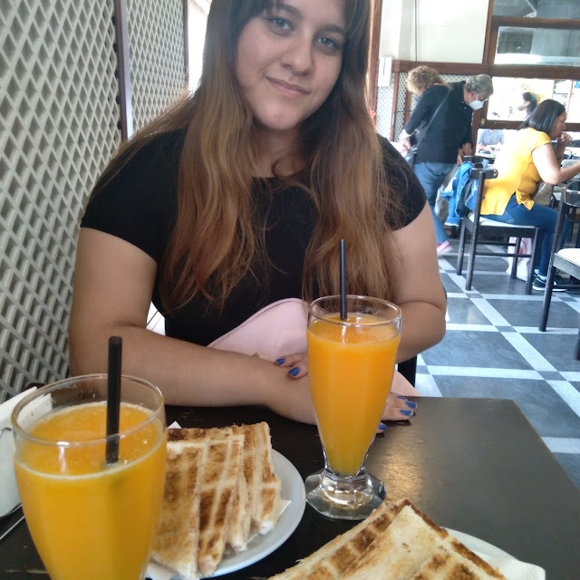 Tostado Y Jugo de Naranja