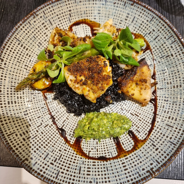 Duo de Seiche Filet de Lotte Pesto de Roquette Crumble de Chorizo