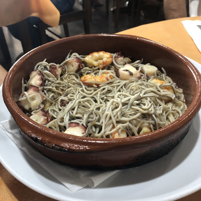 Revuelto de Gulas Langostinos Y Pulpo