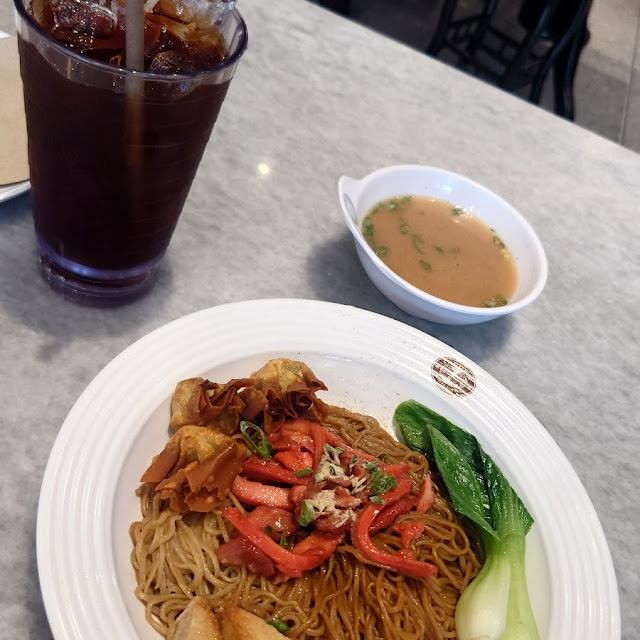 gn11 BBQ Chicken & Fried Wantan Dry Egg Noodles
