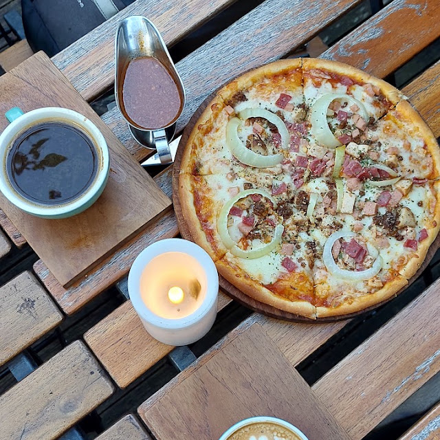 Quatro Carni Pizza
