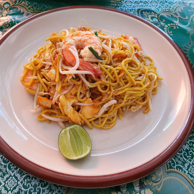 Yellow Noodle Pad Thai