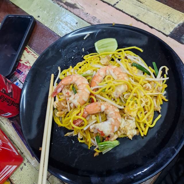 Yellow Noodle with Shrimp