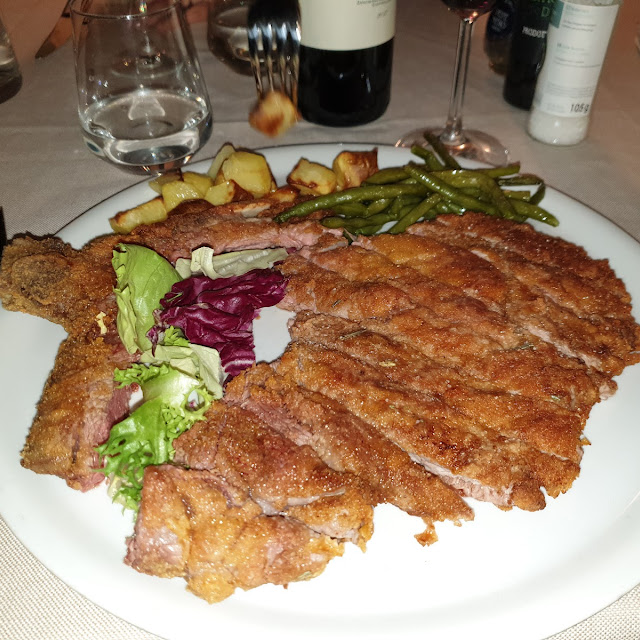 Cotoletta Con L'osso Cotta In Burro Di Malga Fantastica