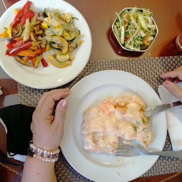 Pescado Marinero Con Vegetales Salteados