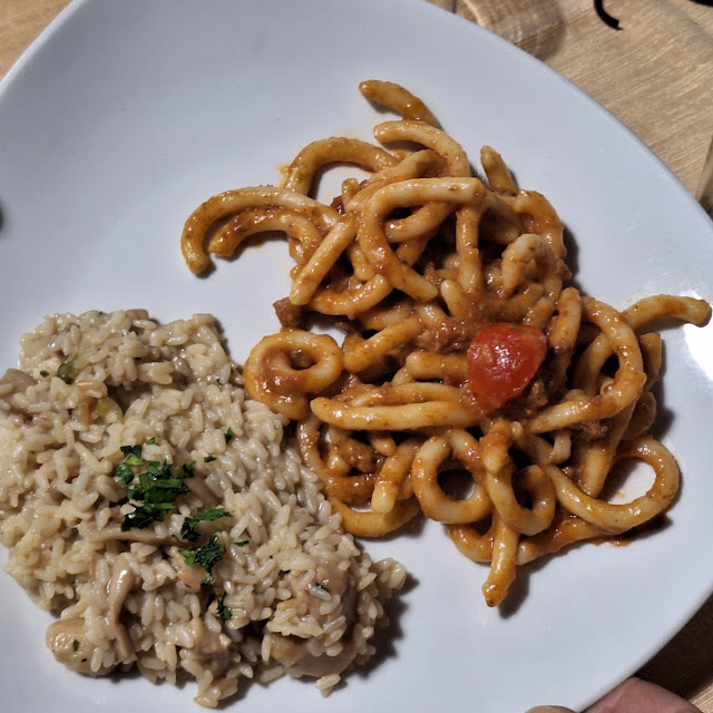 Maccheroni Al Ragù E Risotto Ai Funghi