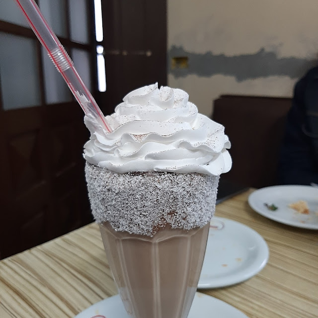 Pastel de Palmito E Capuccino Italiano