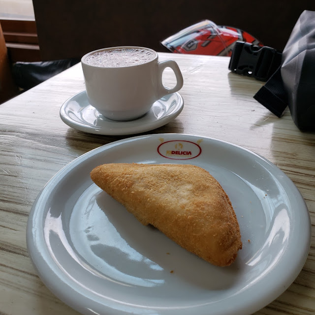 Risoles de Carne E Capuccino Italiano