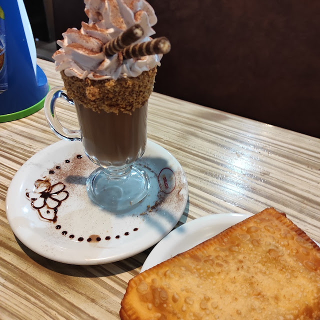 Pastel E Café Com Chantilly