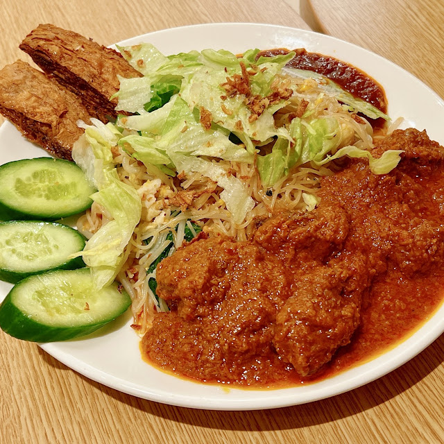 v05 Vegetarian Fried Mee Hoon w Curry Mutton & Egg