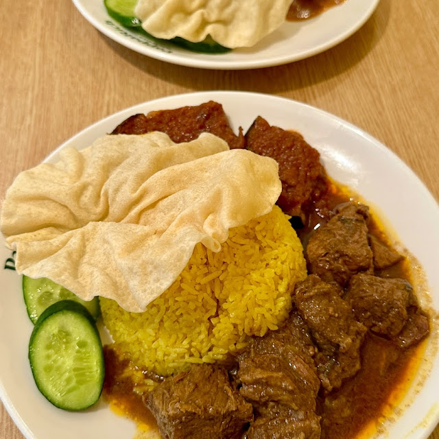 Nasi Kunyit Beef Rendang