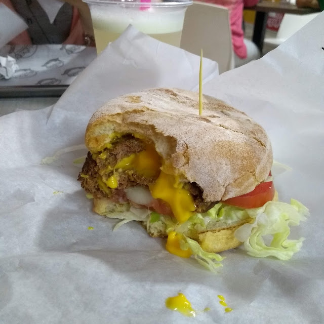 Hamburguesa Especial Salsa Queso Cheddar