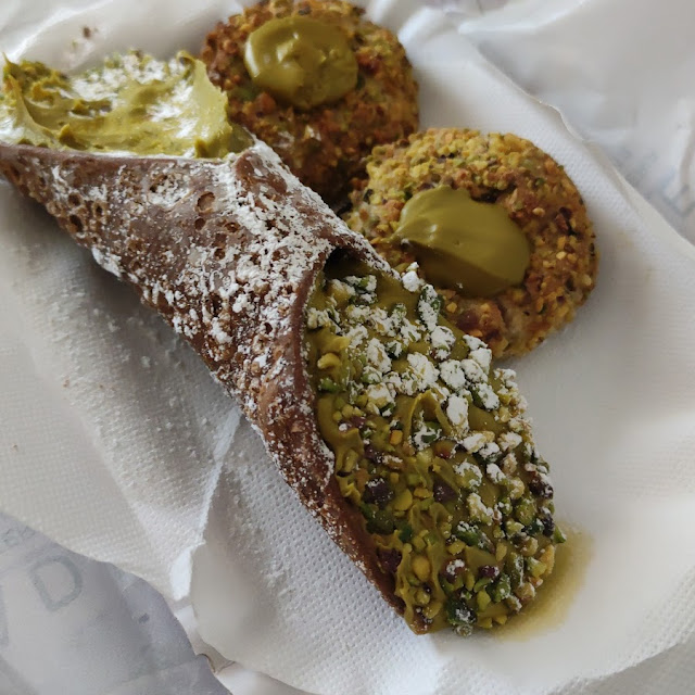 Brioches E Cannolo Siciliano