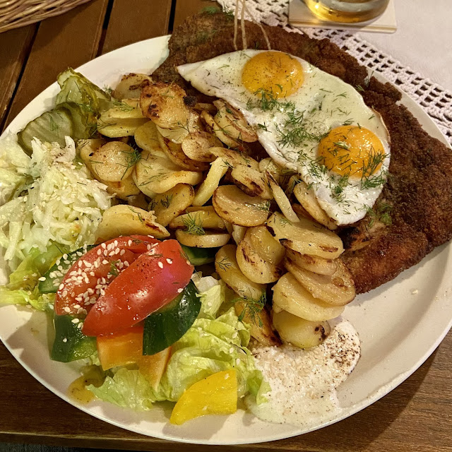 Schnitzel Wiener Art Mit Bratkartoffeln