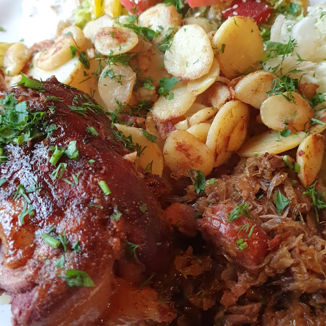 Haxe Mit Bratkartoffeln