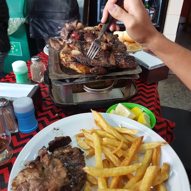 Vacío Y Tira de Asado Con Papas Fritas Con Provenzal