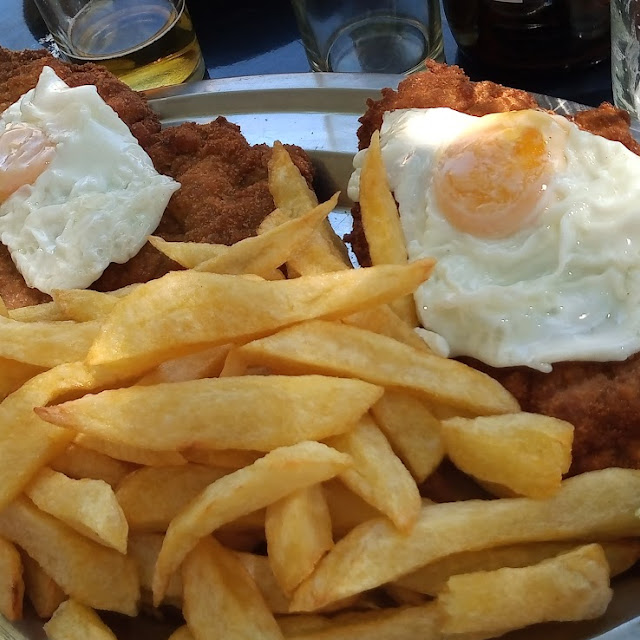 Milanesas Con Papas Fritas Y Huevos