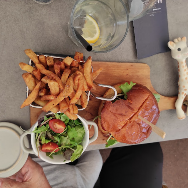 Paulette's Burger