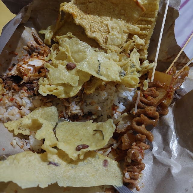 Pecel Ikan Tongkol Dan Telor Sate Usus Dan Sate Cecek Nambah Sendiri