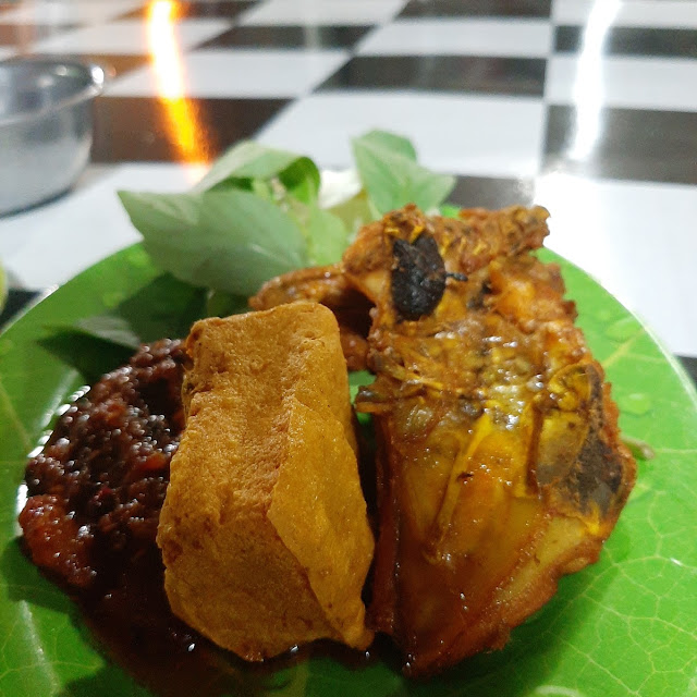 Ayam Goreng Dan Tahu Goreng