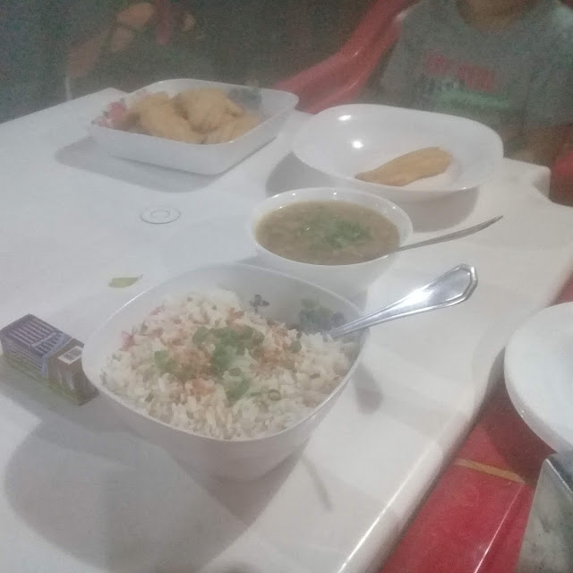 Filé de Tilápia Com Arroz Temperado E Pirao