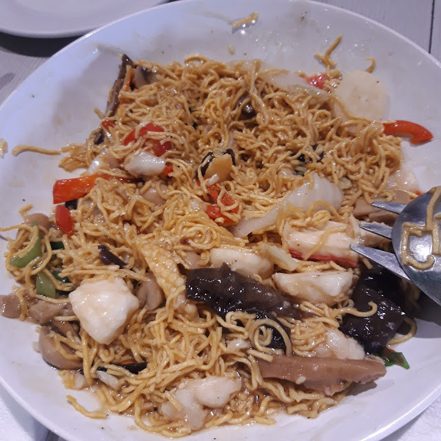 Crispy Noodles with Seafood
