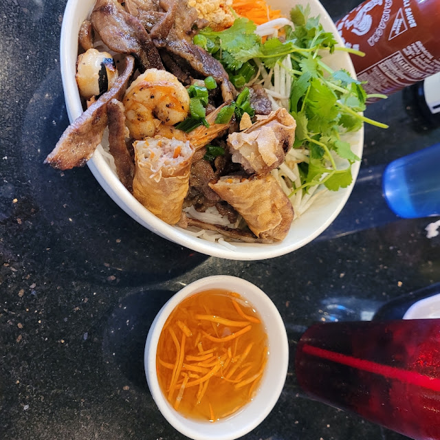 Vermicelli Bowl with Crispy Vegetables Rolls