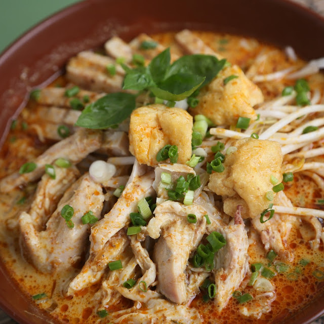 Lemongrass Chicken Wings Laksa