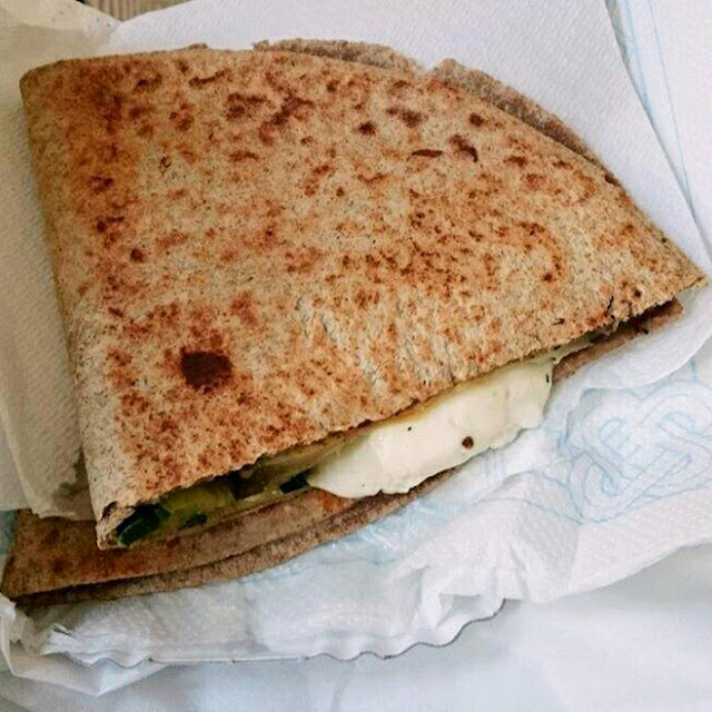 Piadina Con Impasto Integrale Ripiena Di Squacquerone Melanzane E Zucchine Grigliate