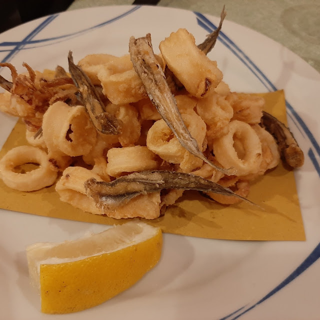 Fritto Di Calamari E Acciughe