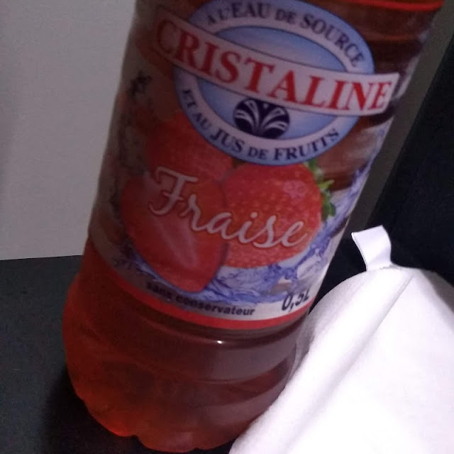 Água Aromatizada E Com Frutas Vermelhas