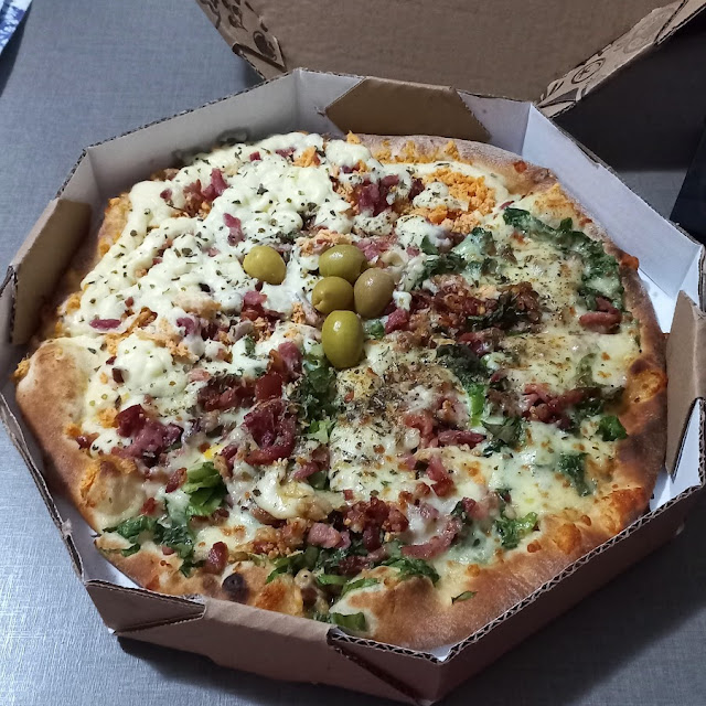 Pizza de Frango E Escarola